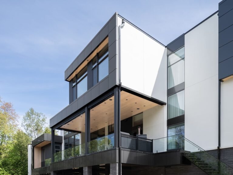 Modern home utilizing vedrex woodgrain aluminum siding and soffit systems