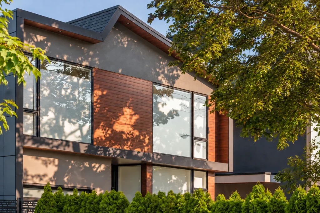 Modern home with woodgrain aluminum siding illustrating aluminum siding oxidation and corrosion resistance